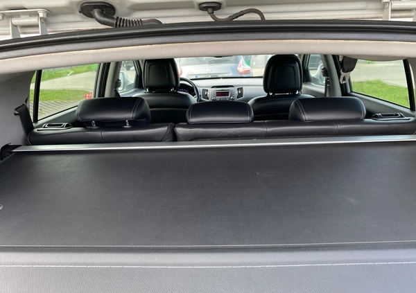 Kia Sportage cena 39800 przebieg: 230000, rok produkcji 2011 z Biecz małe 436